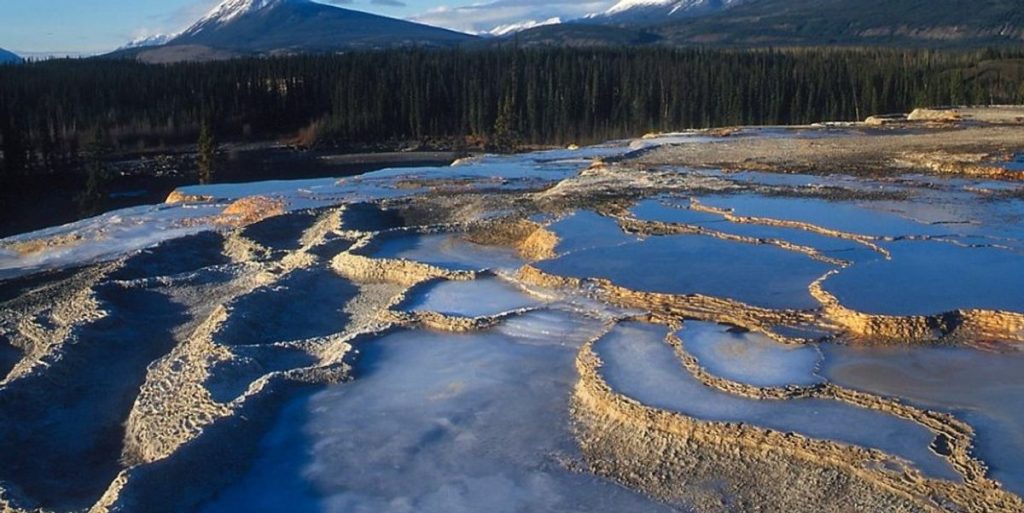 Read more about the article Rabbitkettle Hot Springs